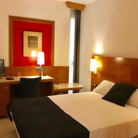Hotel Calasanz Molins de Rei Εξωτερικό φωτογραφία