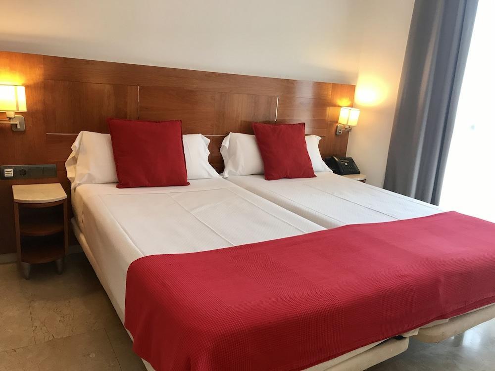 Hotel Calasanz Molins de Rei Εξωτερικό φωτογραφία