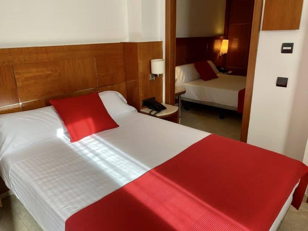 Hotel Calasanz Molins de Rei Εξωτερικό φωτογραφία