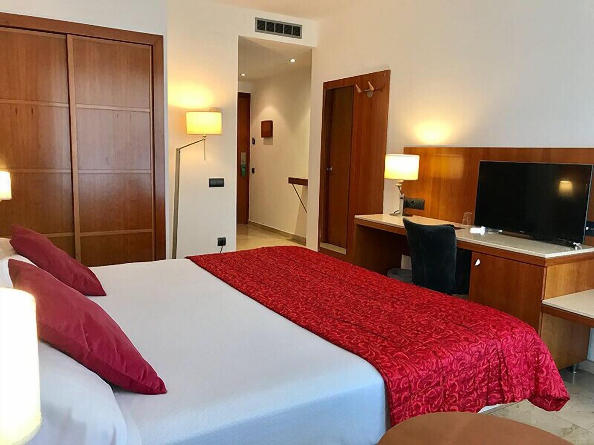 Hotel Calasanz Molins de Rei Εξωτερικό φωτογραφία