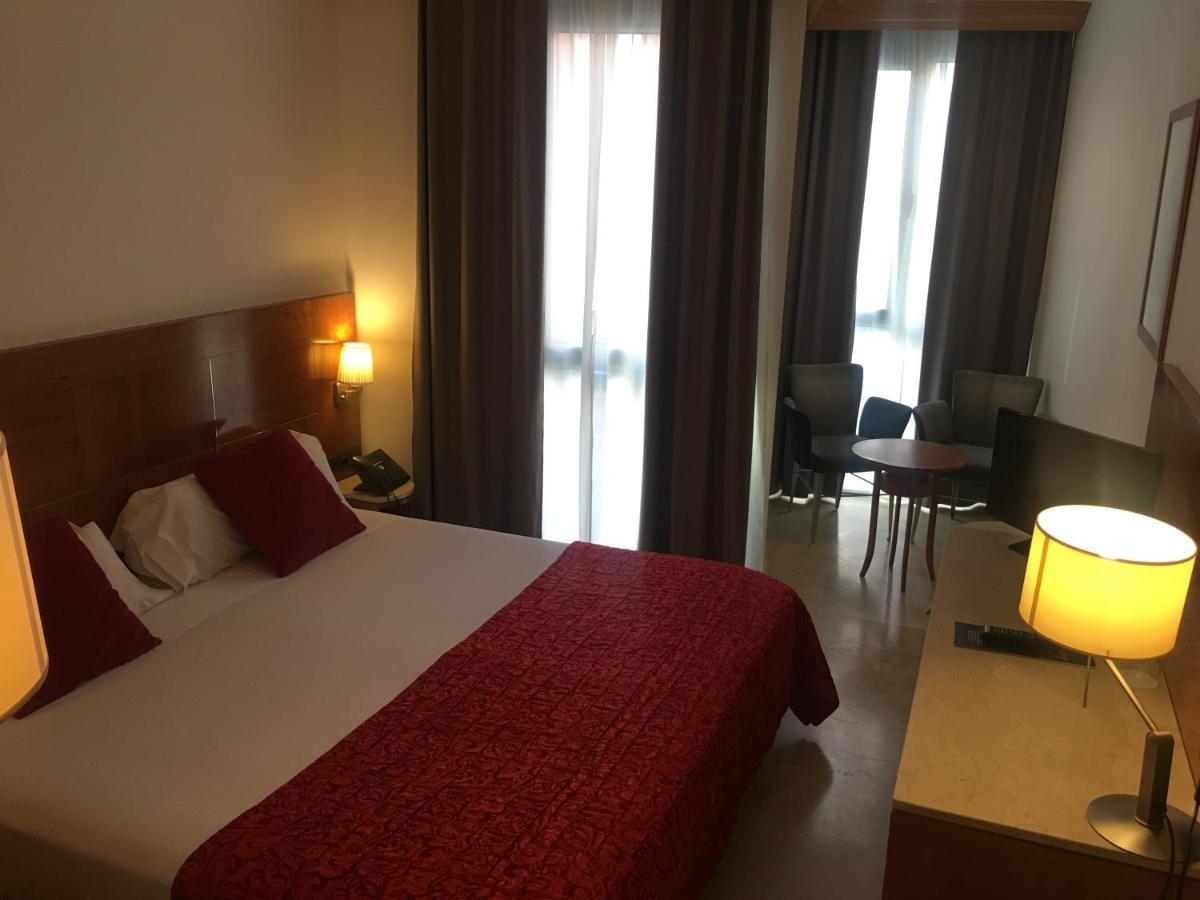 Hotel Calasanz Molins de Rei Εξωτερικό φωτογραφία