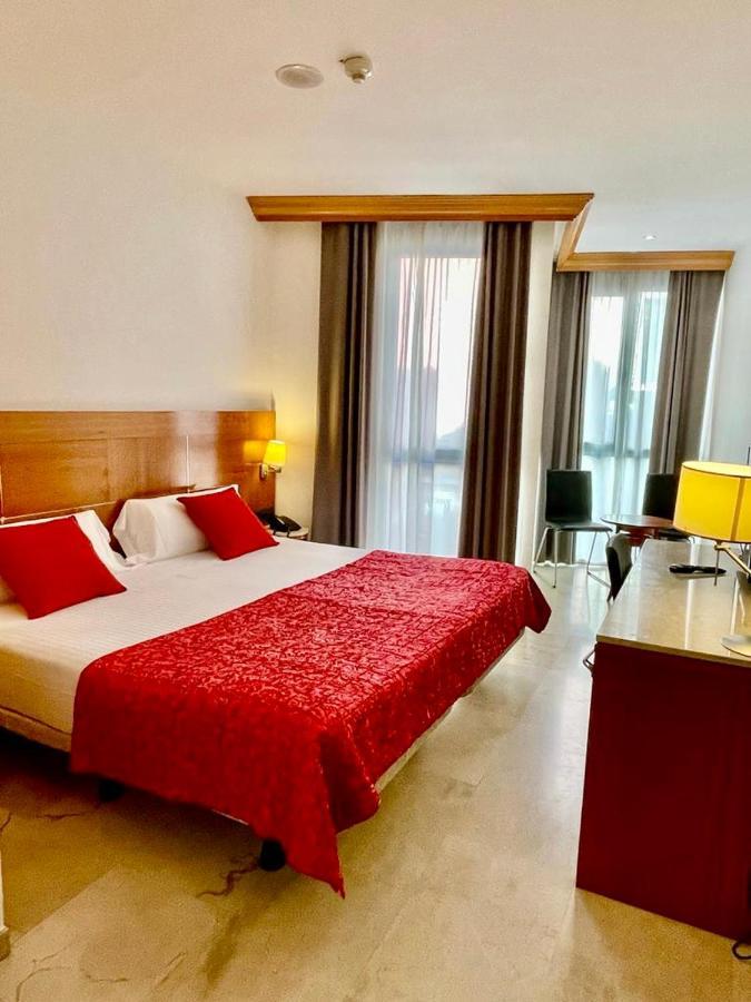 Hotel Calasanz Molins de Rei Εξωτερικό φωτογραφία