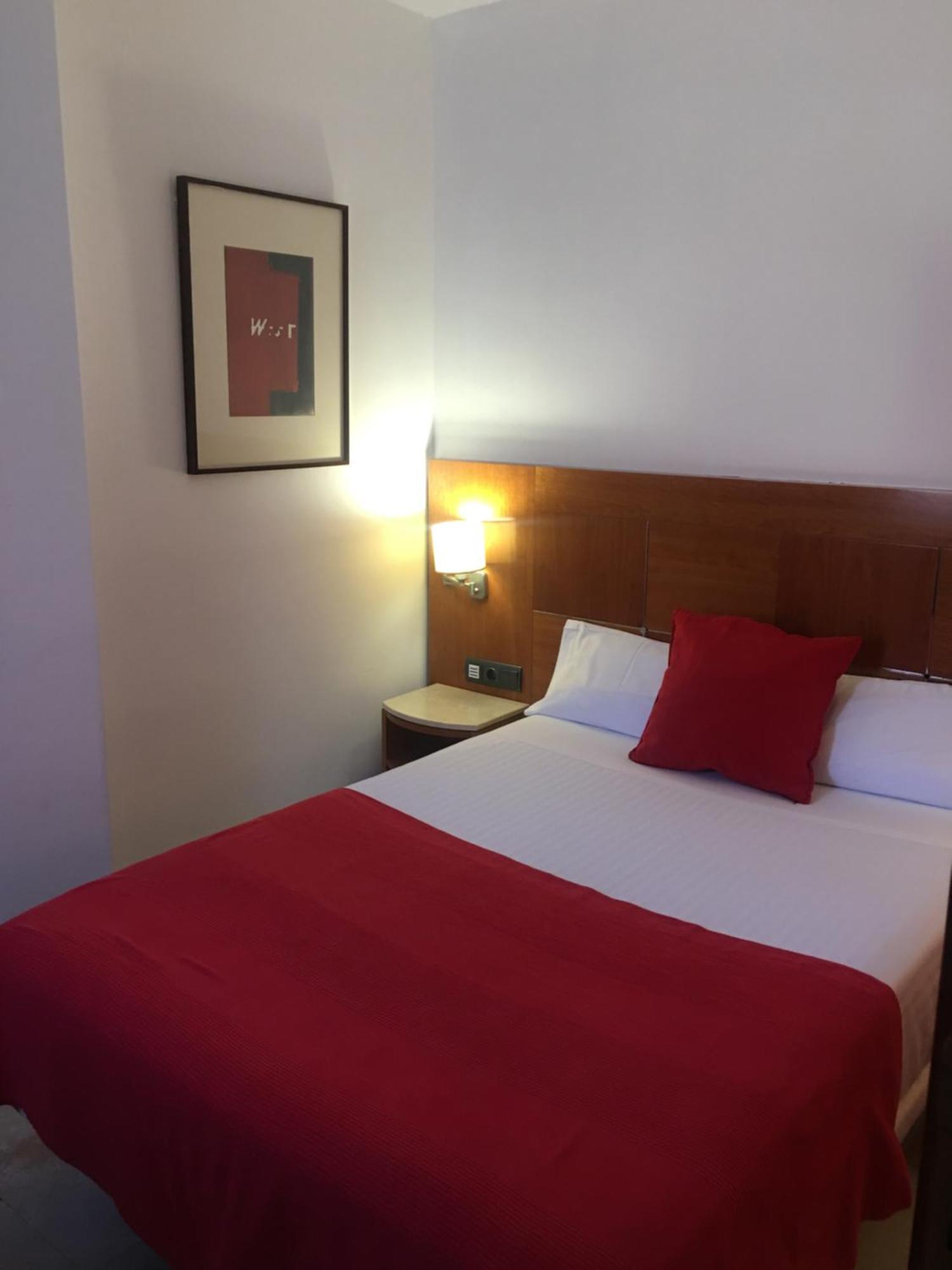 Hotel Calasanz Molins de Rei Εξωτερικό φωτογραφία