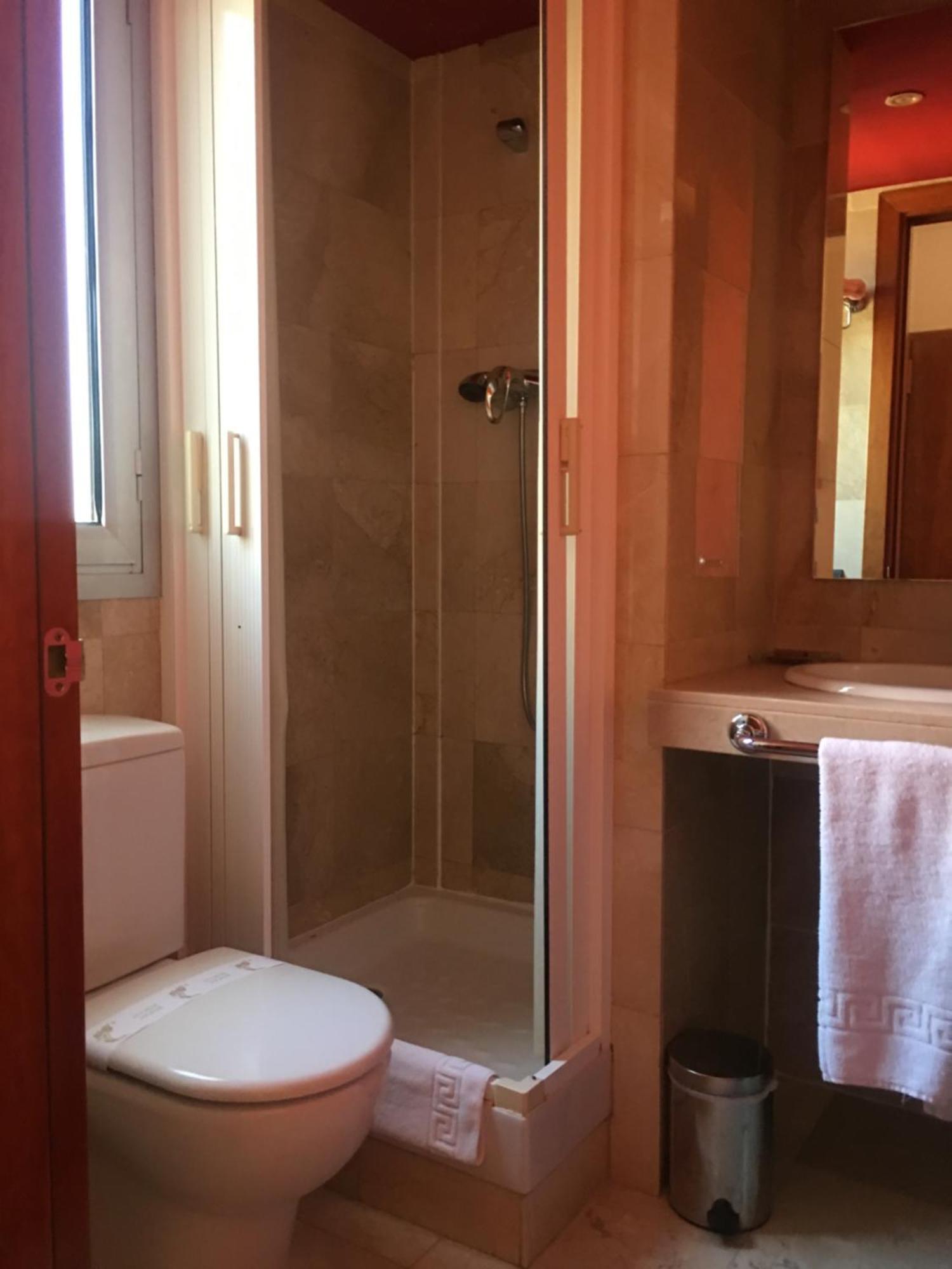 Hotel Calasanz Molins de Rei Εξωτερικό φωτογραφία