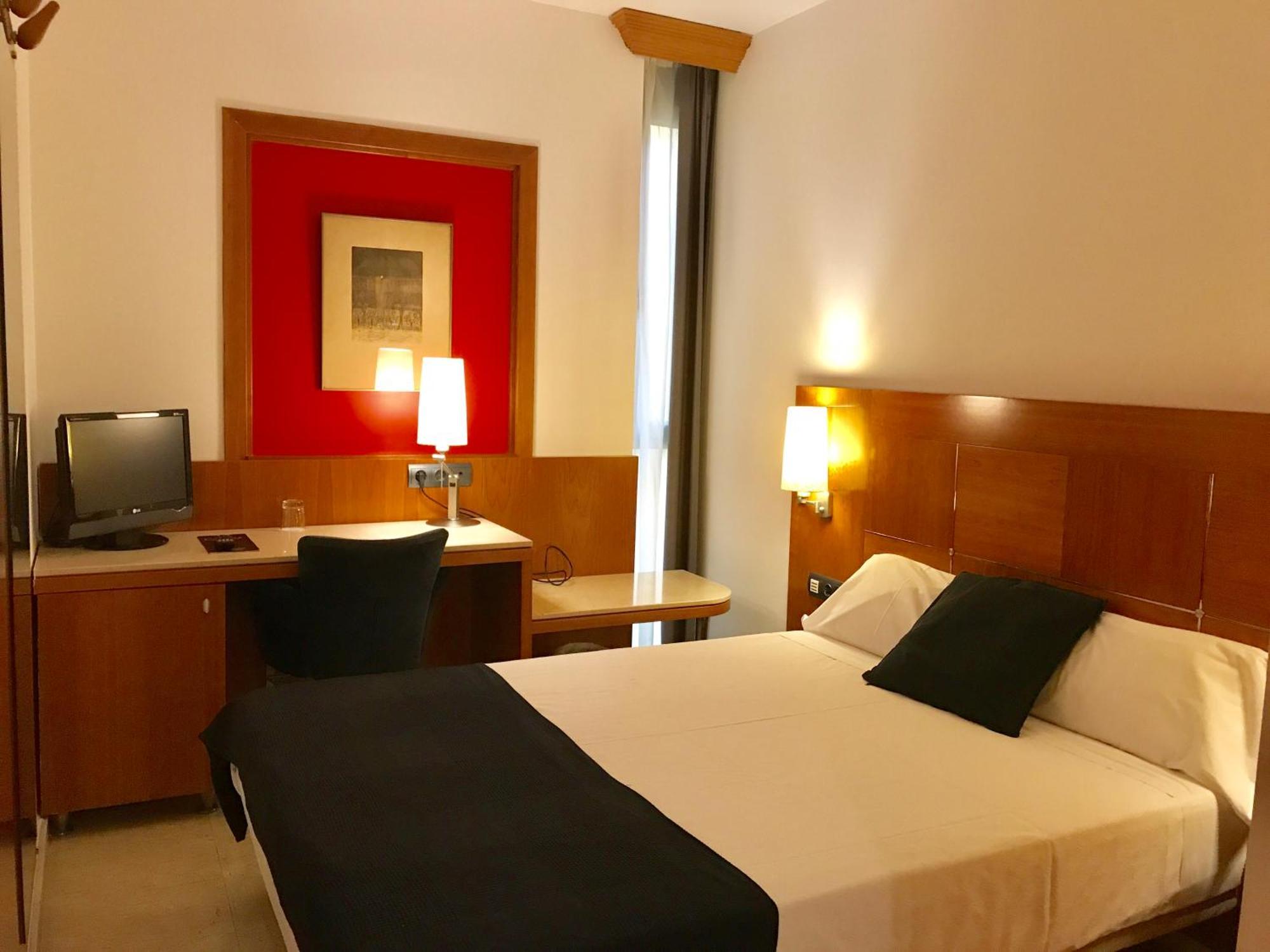 Hotel Calasanz Molins de Rei Εξωτερικό φωτογραφία