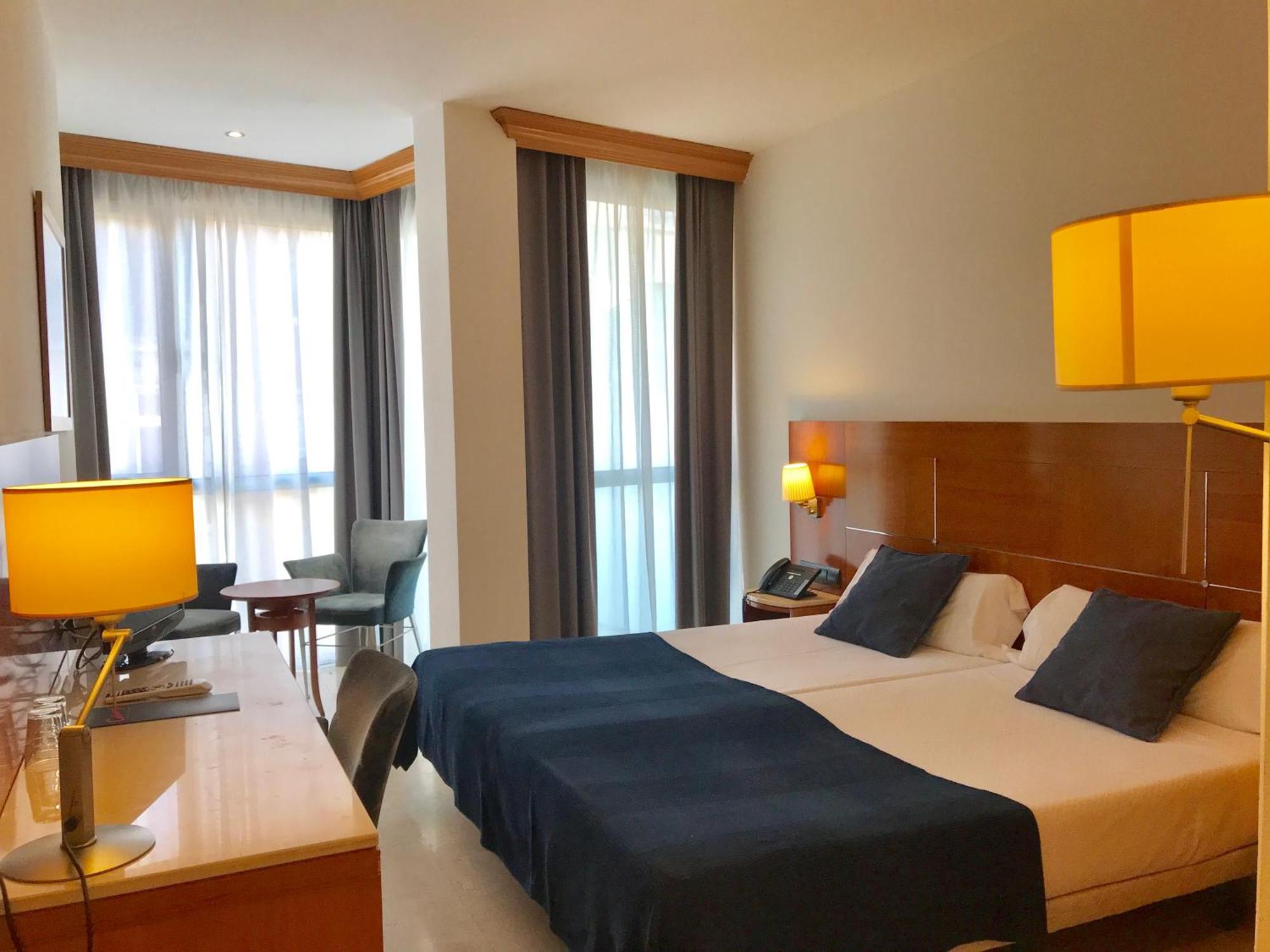 Hotel Calasanz Molins de Rei Εξωτερικό φωτογραφία