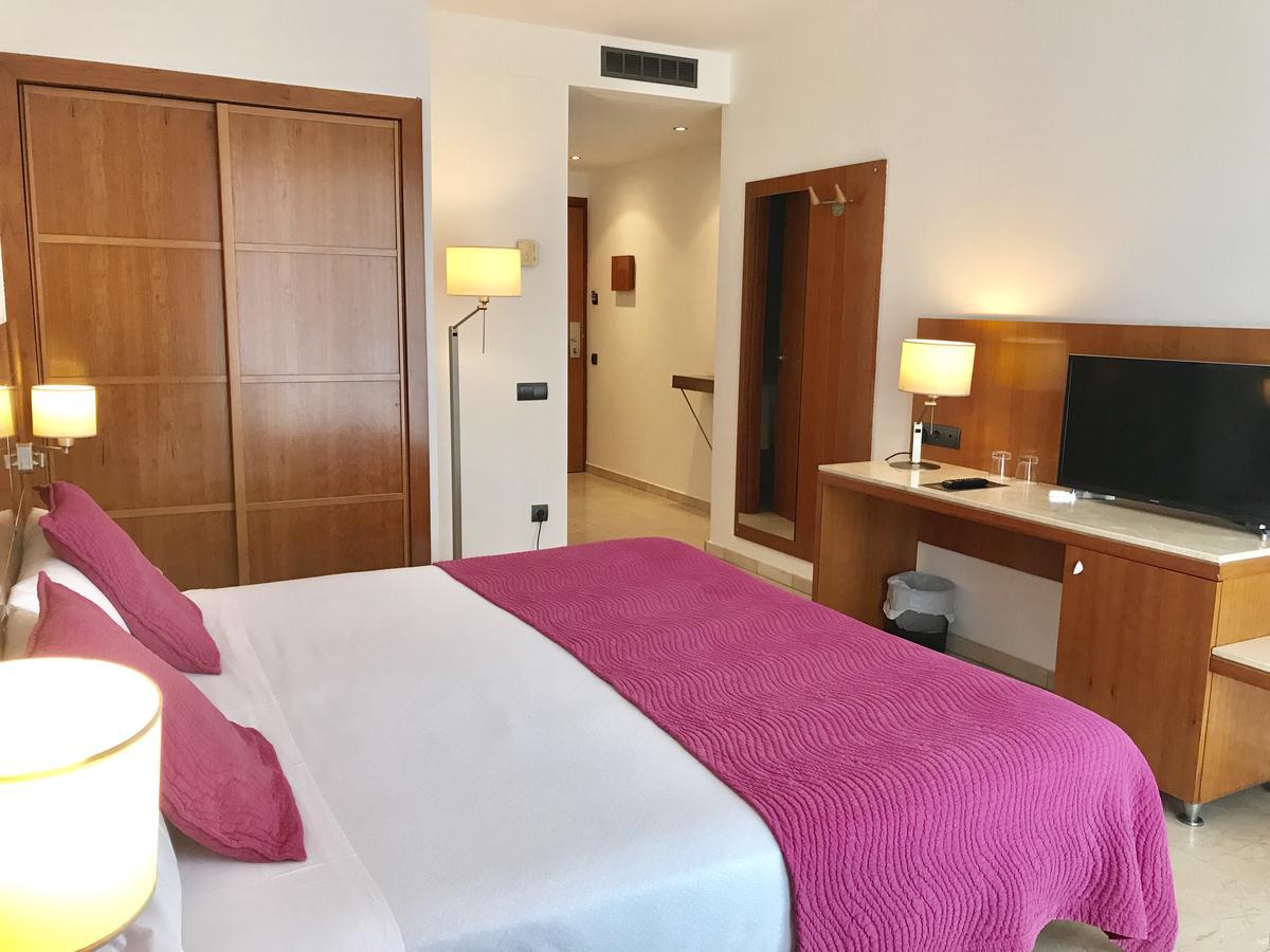 Hotel Calasanz Molins de Rei Εξωτερικό φωτογραφία