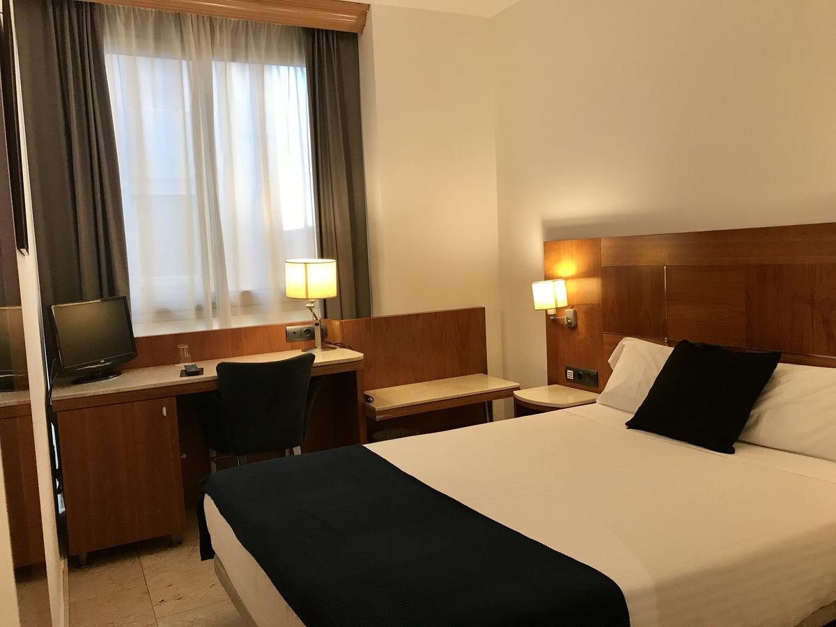 Hotel Calasanz Molins de Rei Εξωτερικό φωτογραφία