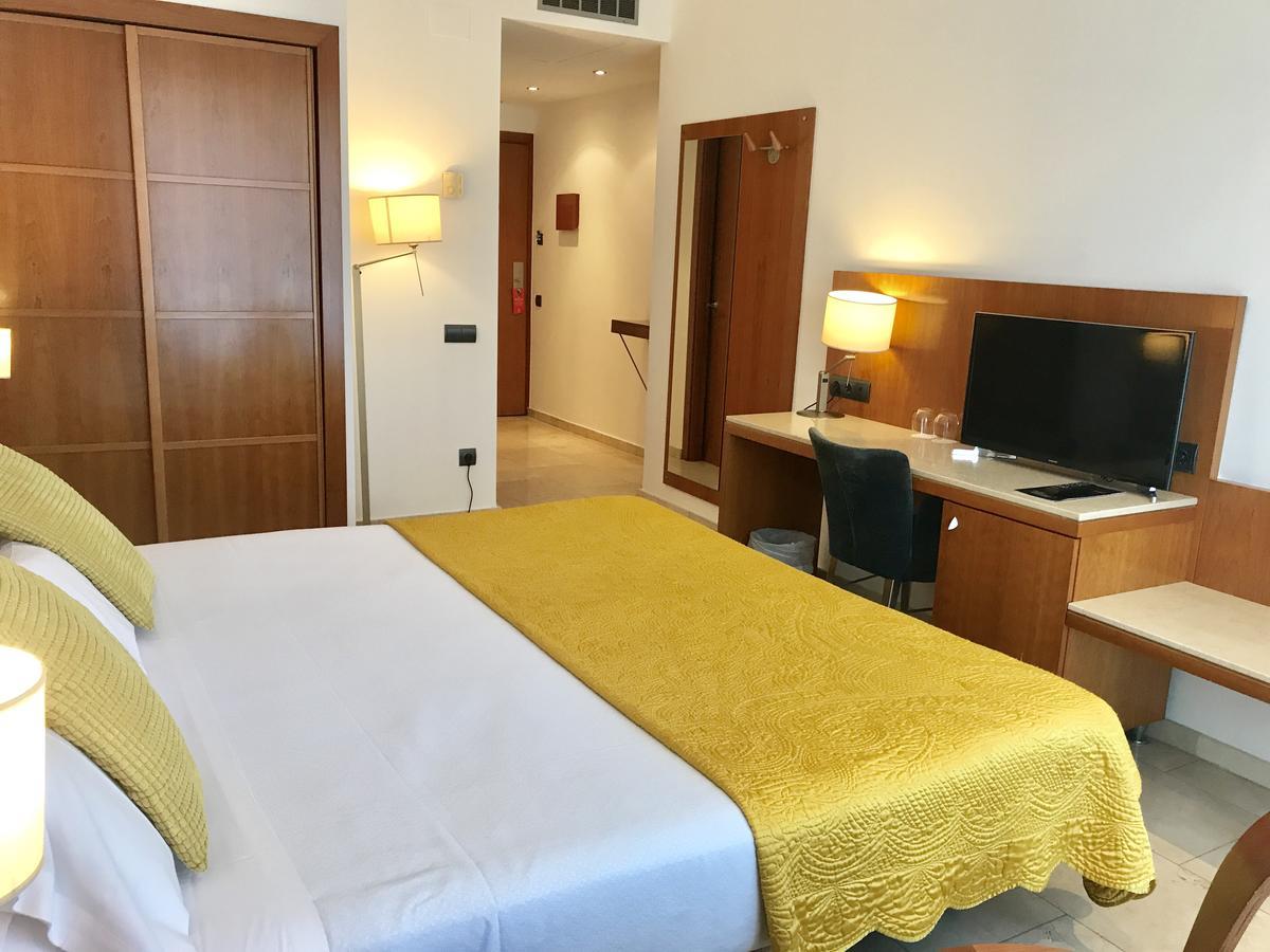 Hotel Calasanz Molins de Rei Εξωτερικό φωτογραφία