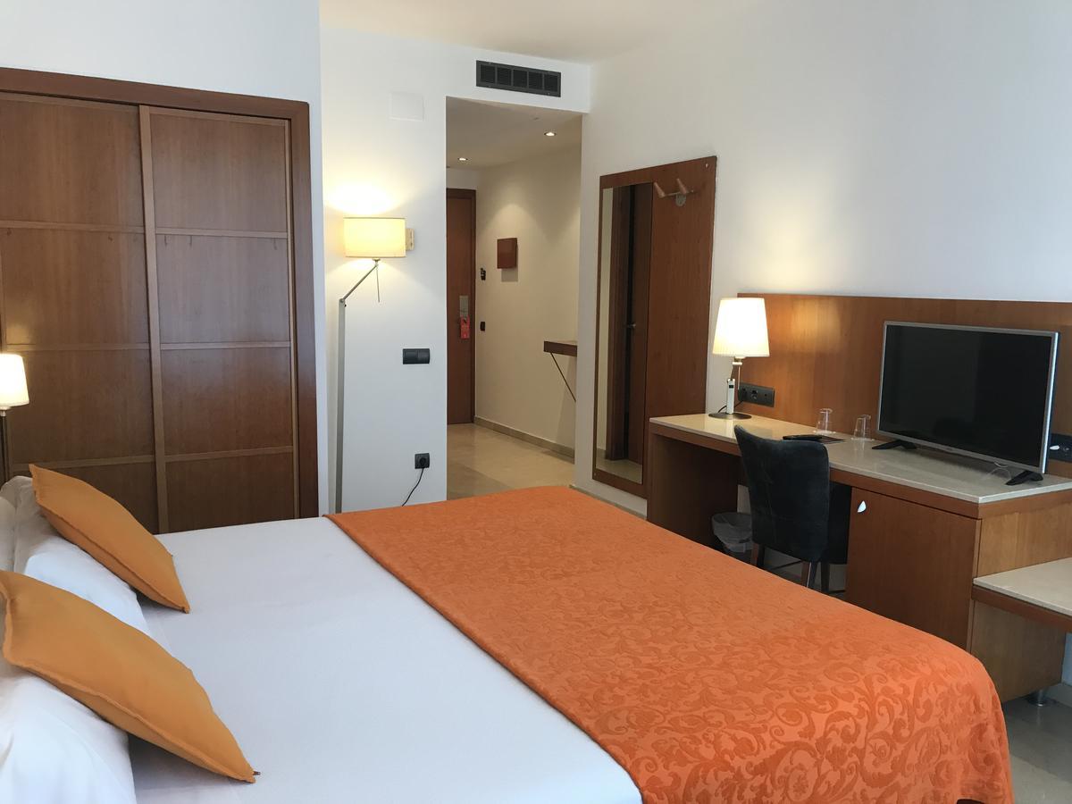 Hotel Calasanz Molins de Rei Εξωτερικό φωτογραφία