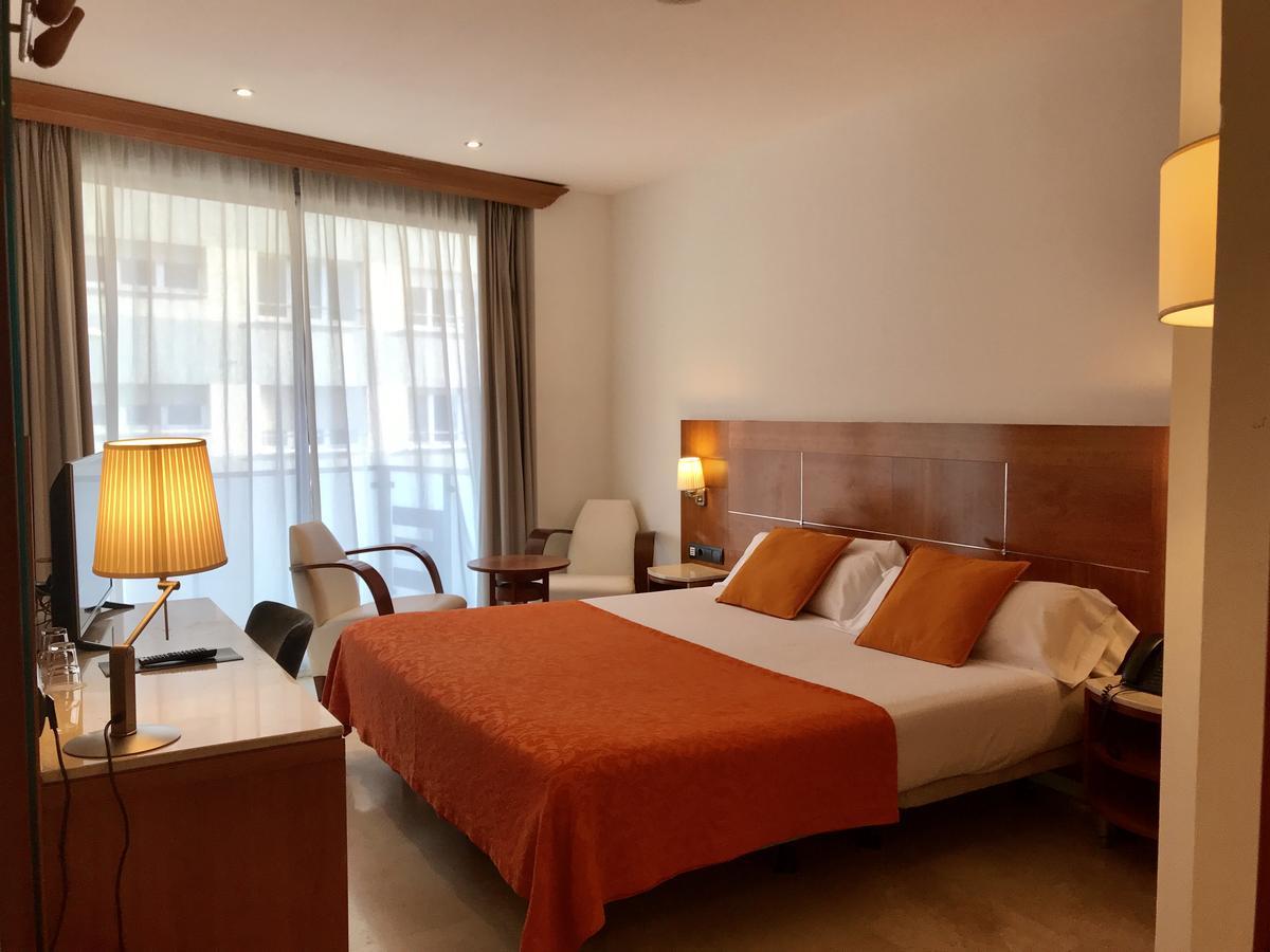 Hotel Calasanz Molins de Rei Εξωτερικό φωτογραφία