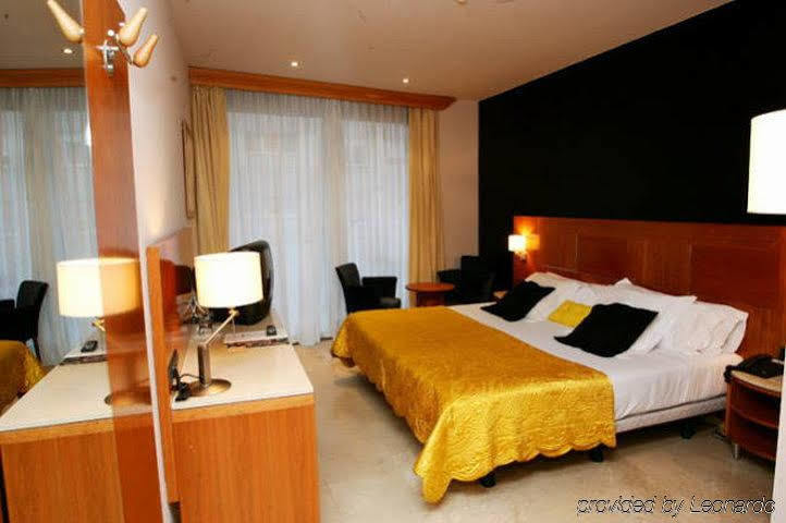 Hotel Calasanz Molins de Rei Δωμάτιο φωτογραφία