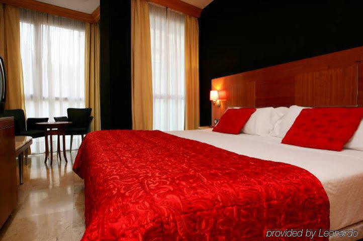 Hotel Calasanz Molins de Rei Δωμάτιο φωτογραφία