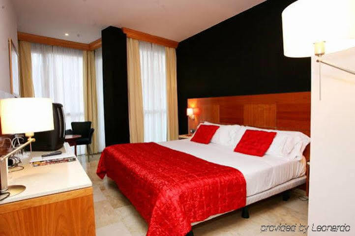 Hotel Calasanz Molins de Rei Δωμάτιο φωτογραφία